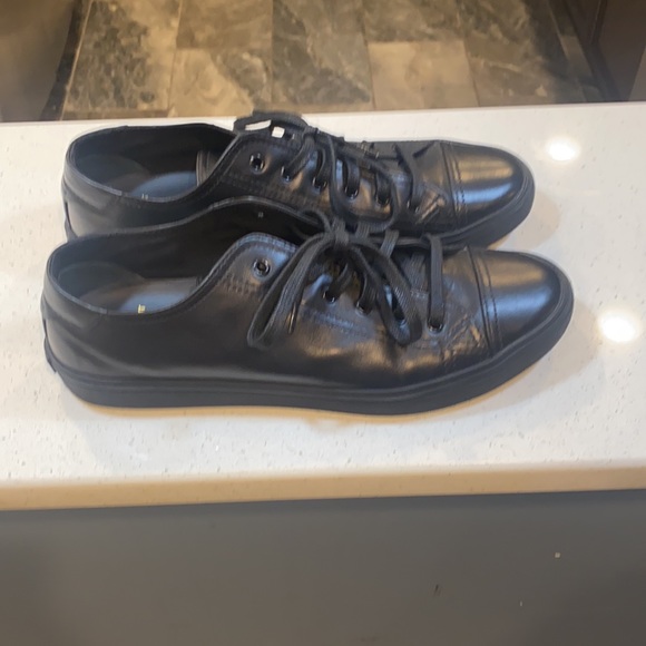 Athletic_Shoes